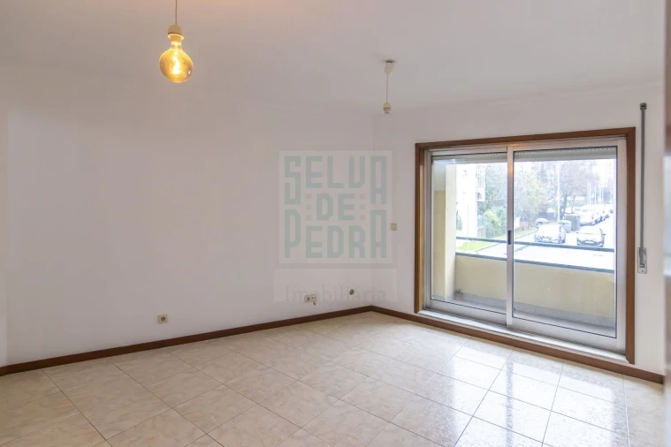 Apartamento T1 para Arrendamento em Paranhos Foto 3