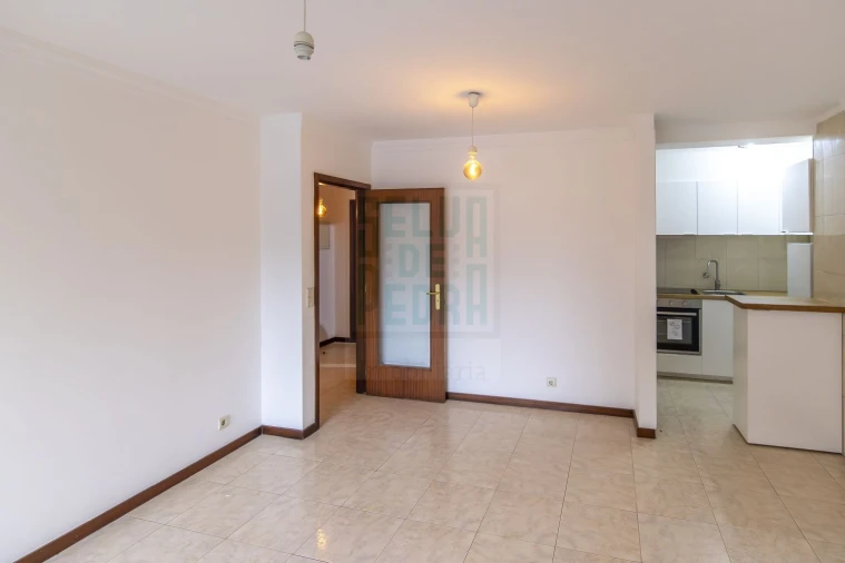 Apartamento T1 para Arrendamento em Paranhos Foto 4