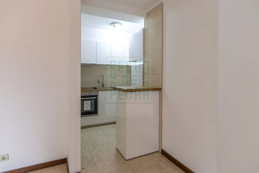 Apartamento T1 para Arrendamento em Paranhos Foto 5
