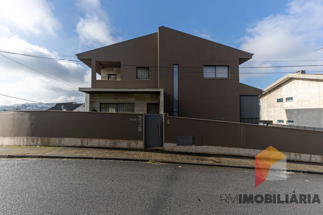 Moradia T3 para Venda em Fânzeres e São Pedro da Cova Foto 52