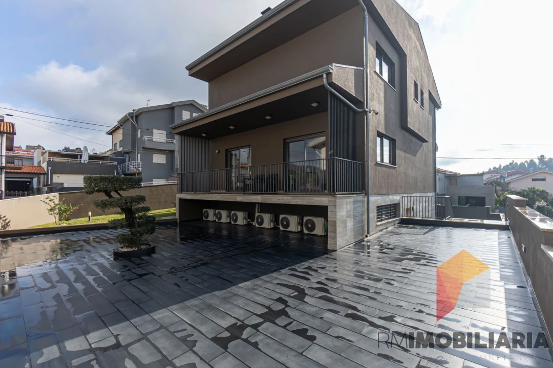 Moradia T3 para Venda em Fânzeres e São Pedro da Cova Foto 47