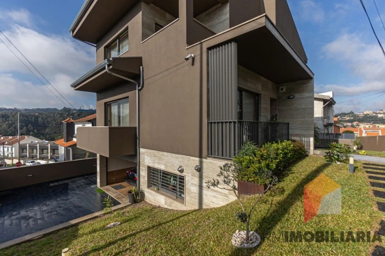 Moradia T3 para Venda em Fânzeres e São Pedro da Cova Foto 51