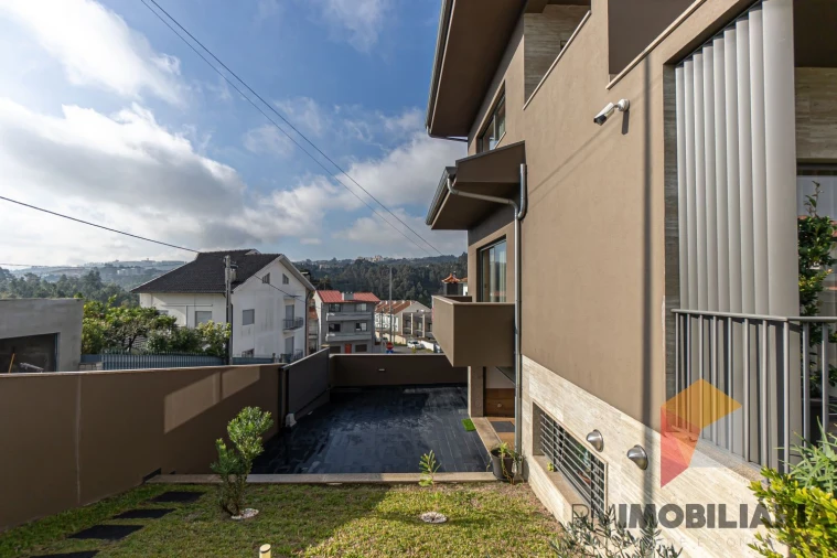 Moradia T3 para Venda em Fânzeres e São Pedro da Cova Foto 50