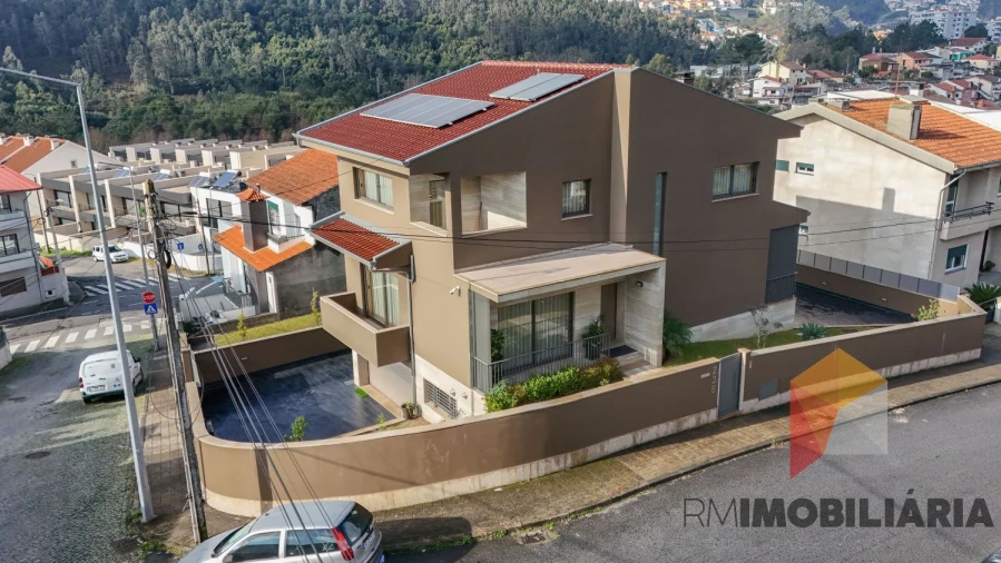 Moradia T3 para Venda em Fânzeres e São Pedro da Cova Foto 59