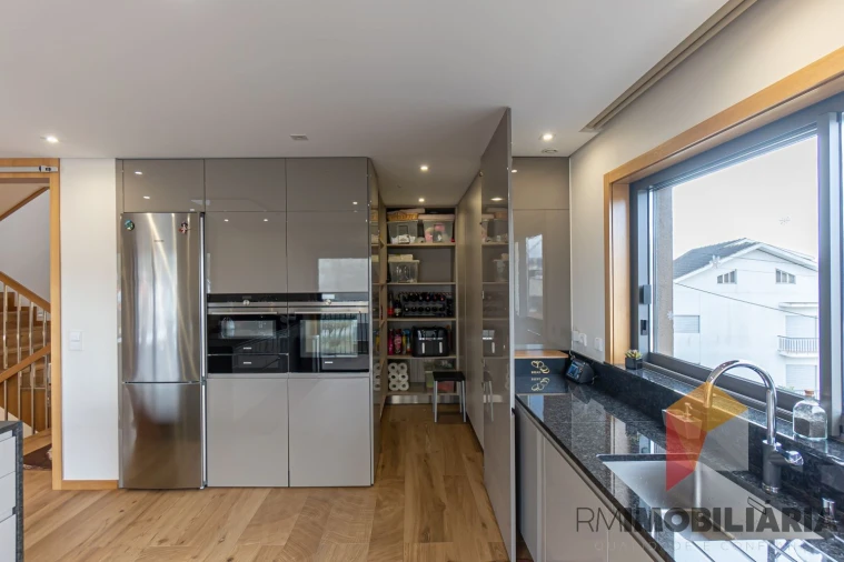 Moradia T3 para Venda em Fânzeres e São Pedro da Cova Foto 12