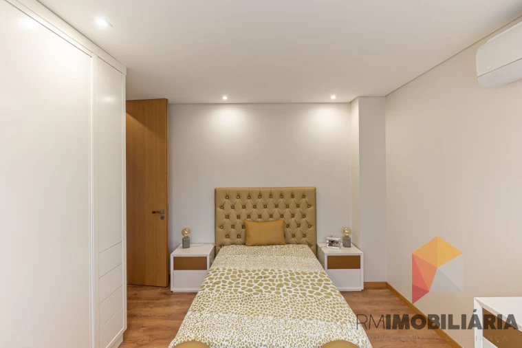 Moradia T3 para Venda em Fânzeres e São Pedro da Cova Foto 33