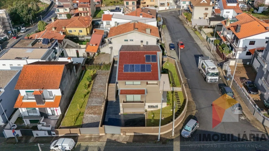 Moradia T3 para Venda em Fânzeres e São Pedro da Cova Foto 54