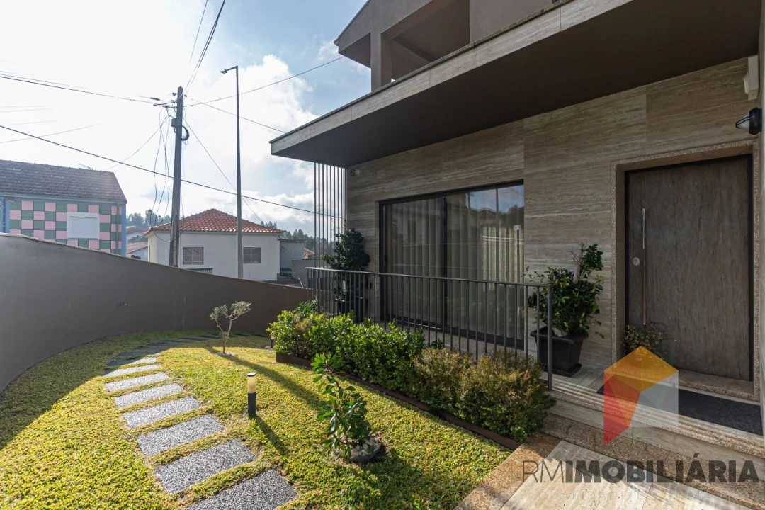 Moradia T3 para Venda em Fânzeres e São Pedro da Cova Foto 49