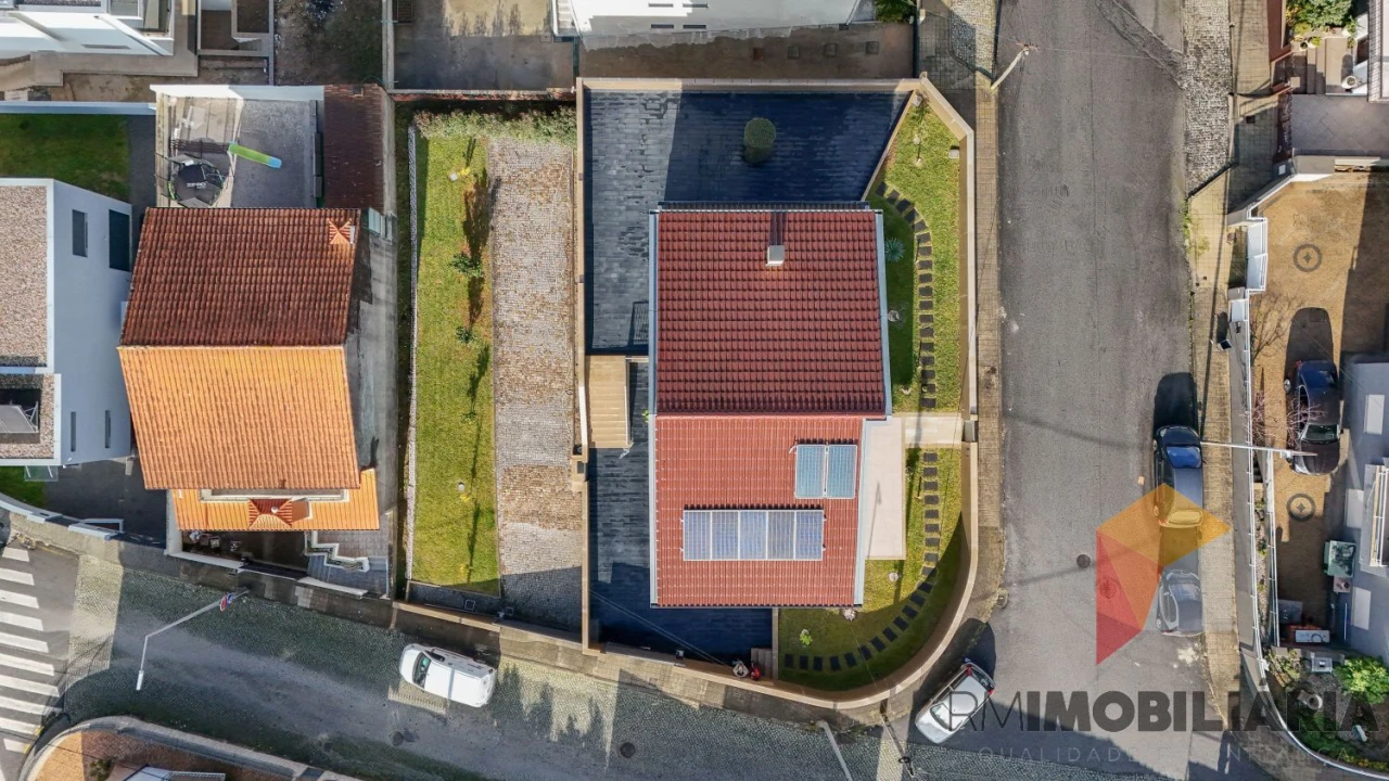 Moradia T3 para Venda em Fânzeres e São Pedro da Cova Foto 55