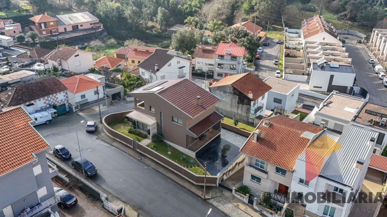 Moradia T3 para Venda em Fânzeres e São Pedro da Cova Foto 57