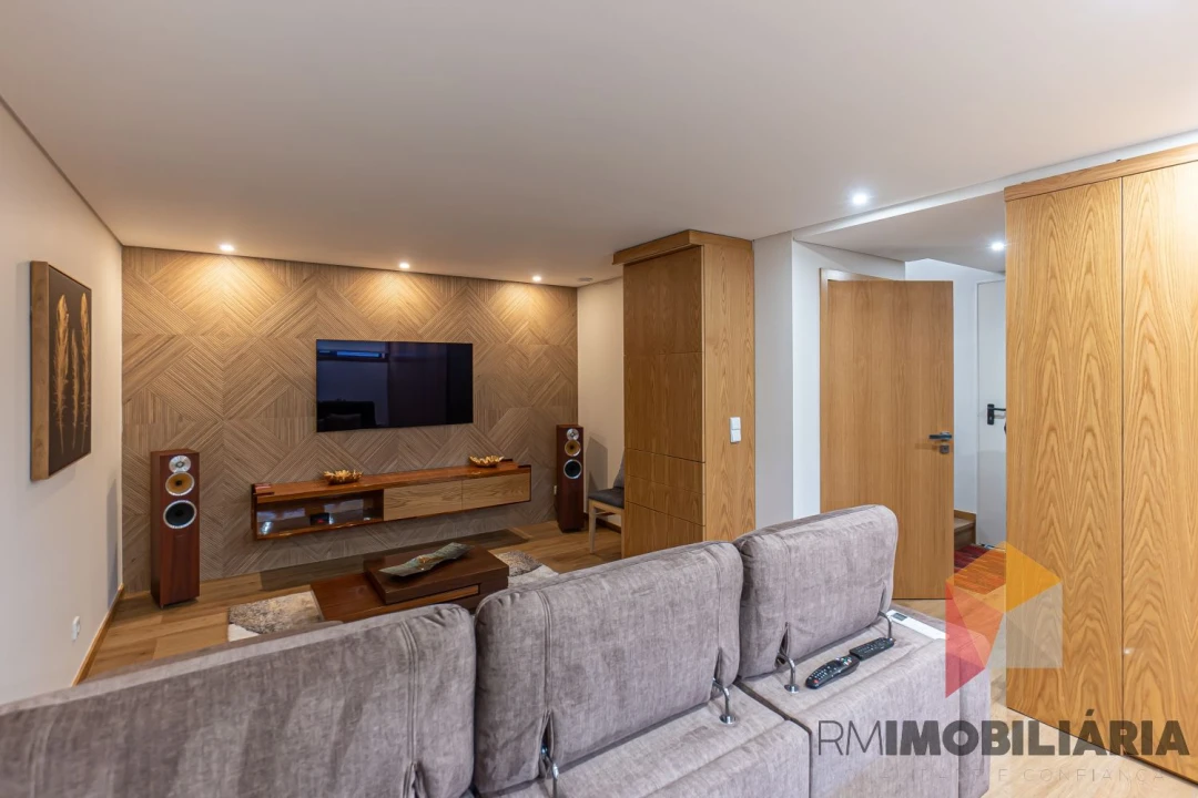 Moradia T3 para Venda em Fânzeres e São Pedro da Cova Foto 36