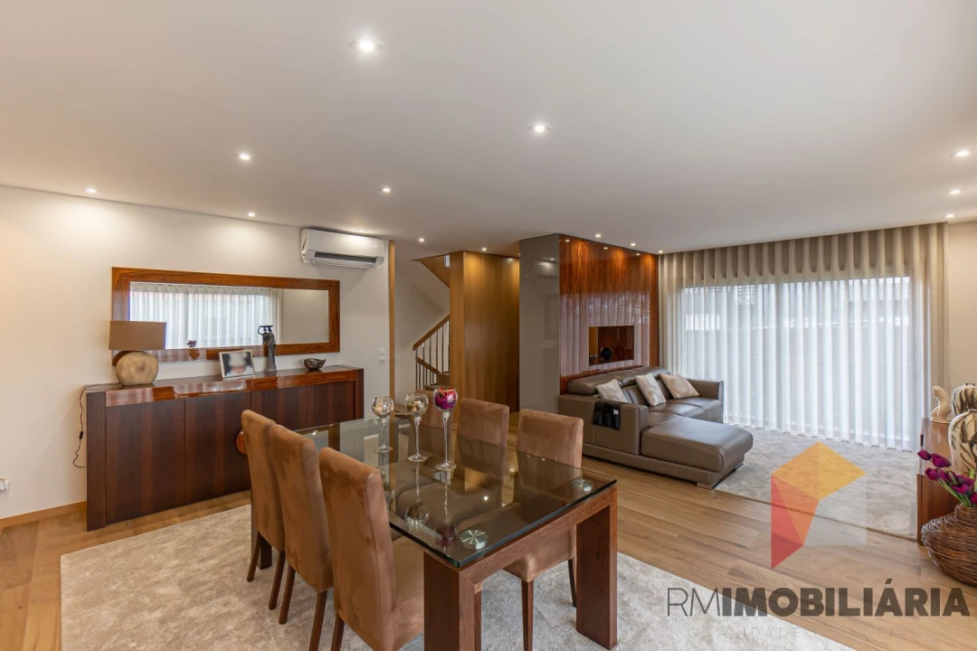 Moradia T3 para Venda em Fânzeres e São Pedro da Cova Foto 1