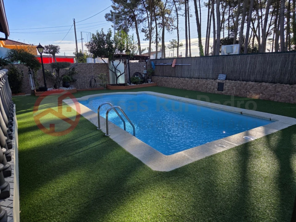 Moradia T6 para Venda em Charneca de Caparica e Sobreda Foto 3