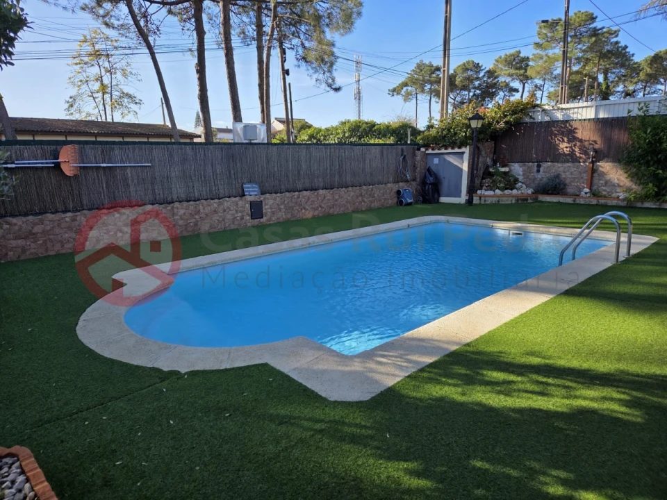 Moradia T6 para Venda em Charneca de Caparica e Sobreda Foto 4