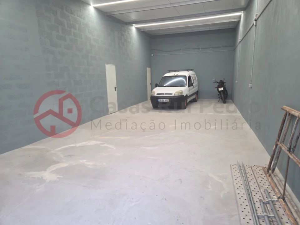 Armazém para Arrendamento em Charneca de Caparica e Sobreda Foto 1