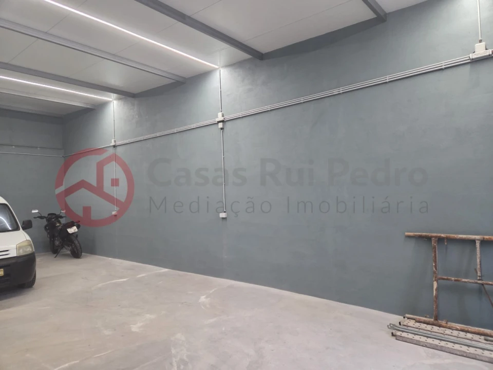 Armazém para Arrendamento em Charneca de Caparica e Sobreda Foto 3