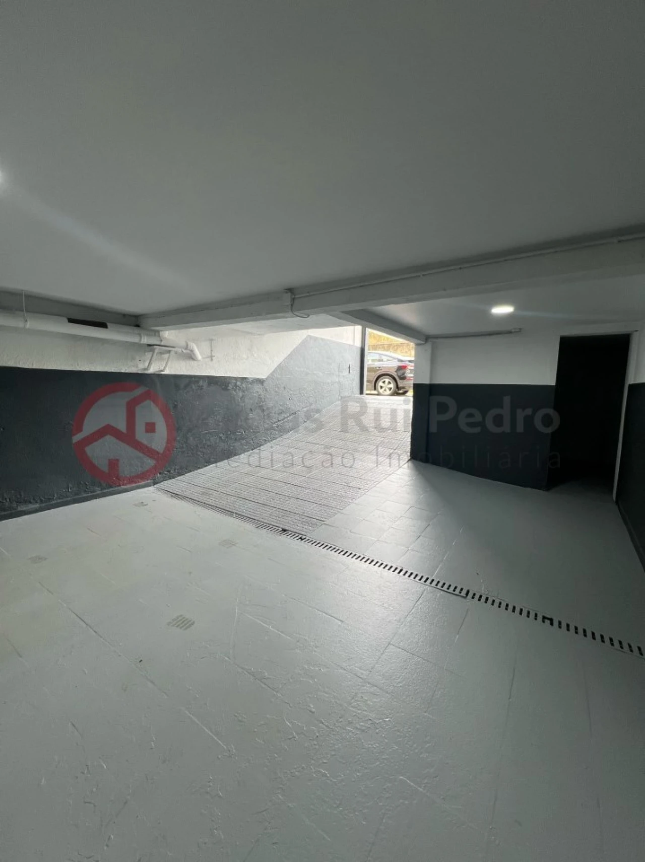 Garagem para Venda em Almada, Cova da Piedade, Pragal e Cacilhas Foto 2