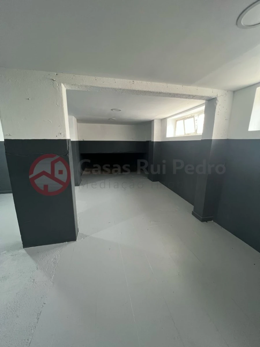 Garagem para Venda em Almada, Cova da Piedade, Pragal e Cacilhas Foto 4