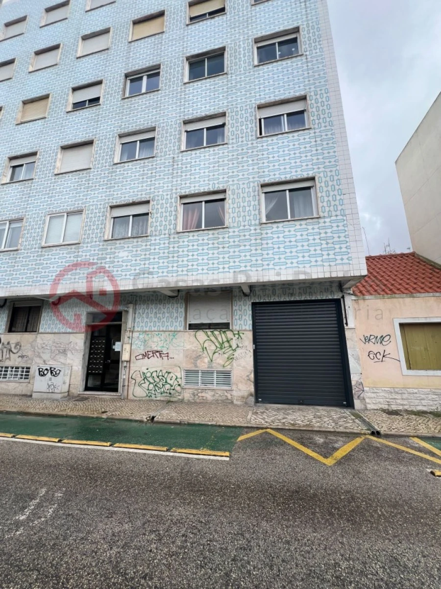 Garagem para Venda em Almada, Cova da Piedade, Pragal e Cacilhas Foto 9