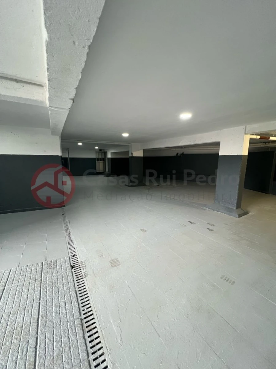 Garagem para Venda em Almada, Cova da Piedade, Pragal e Cacilhas Foto 15