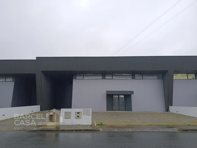 Armazém para Arrendamento em Manhente