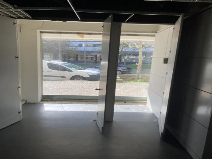 Loja para Venda em Cidade da Maia Foto 4