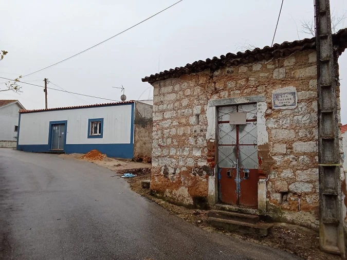 Moradia T2 para Venda em Romeira e Várzea