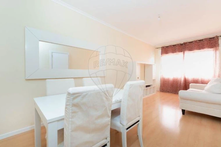 Apartamento T3 para Venda em Massamá e Monte Abraão Foto 1