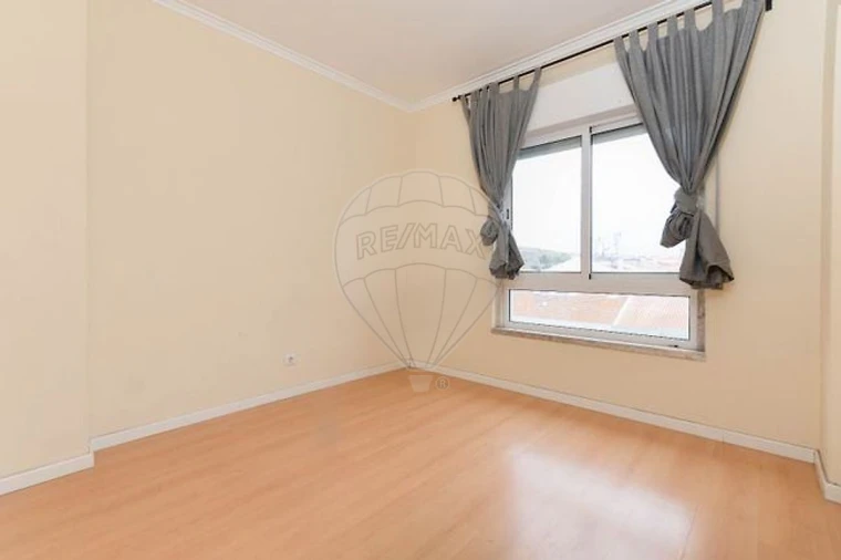 Apartamento T3 para Venda em Massamá e Monte Abraão Foto 6