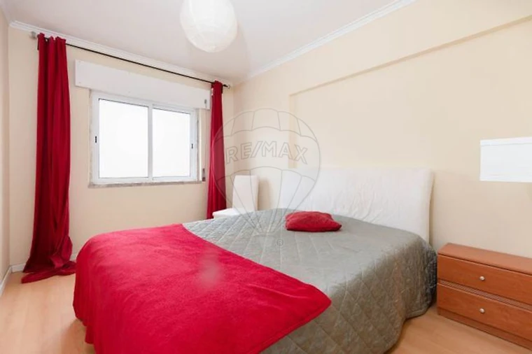 Apartamento T3 para Venda em Massamá e Monte Abraão Foto 12