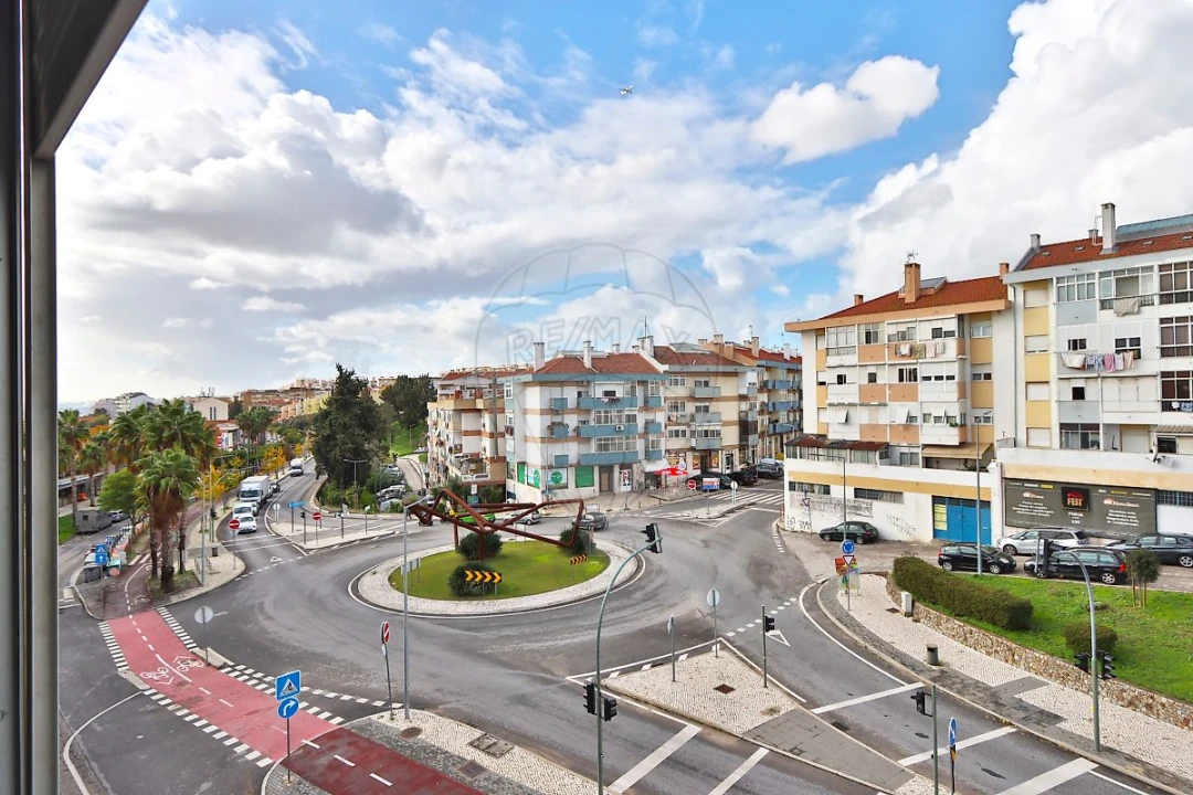 Apartamento T3 para Venda em Póvoa de Santa Iria e Forte da Casa Foto 9
