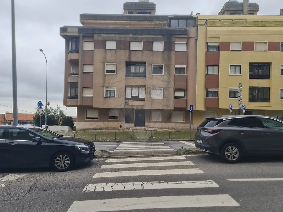 Apartamento T2 para Arrendamento em Mina de Água Foto 2