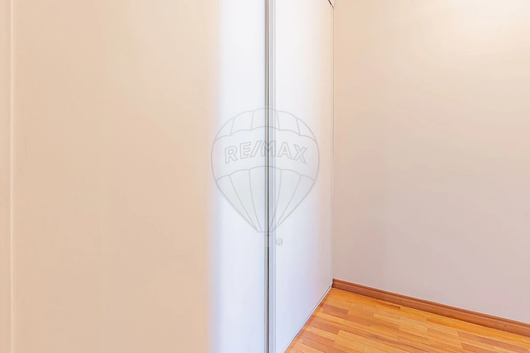 Apartamento T1 para Venda em Canelas Foto 16