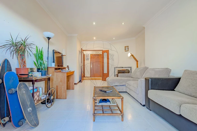 Apartamento T1 para Venda em Canelas Foto 4