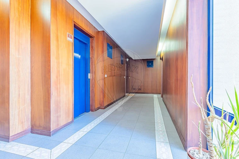 Apartamento T1 para Venda em Canelas Foto 19