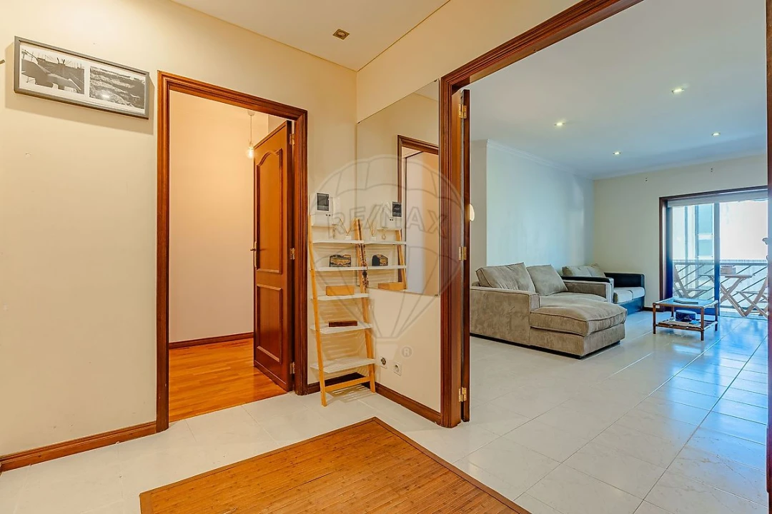 Apartamento T1 para Venda em Canelas Foto 5