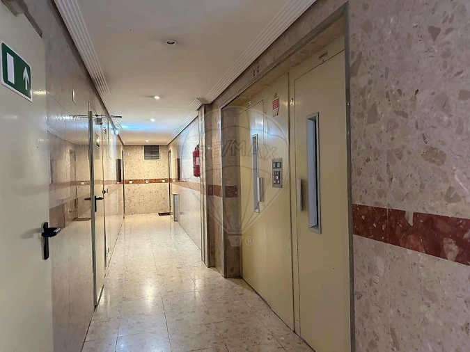 Apartamento T3 para Venda em Vilar de Andorinho Foto 3