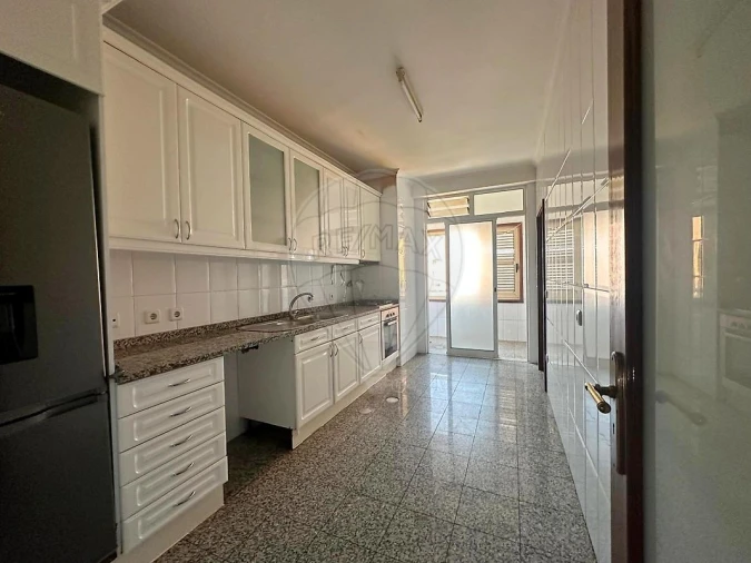 Apartamento T3 para Venda em Vilar de Andorinho Foto 4