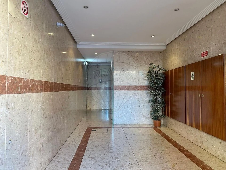 Apartamento T3 para Venda em Vilar de Andorinho Foto 2