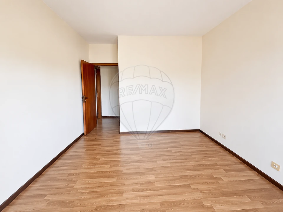 Apartamento T1 para Venda em Mafamude e Vilar do Paraíso Foto 2