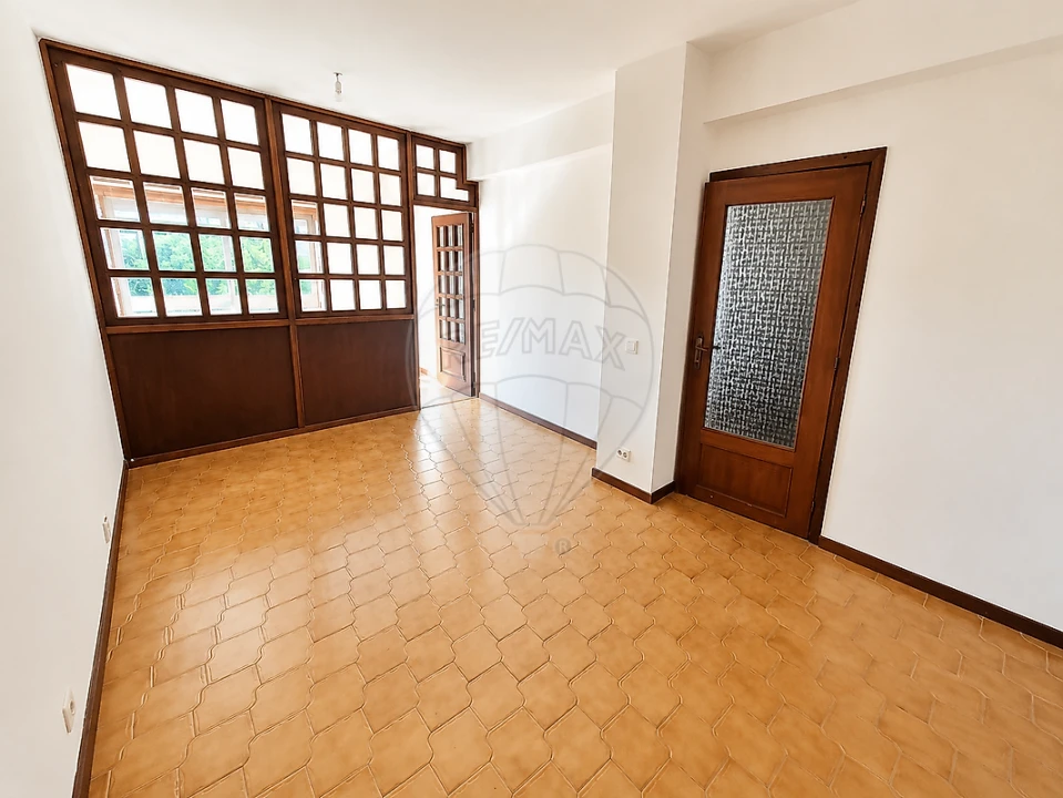 Apartamento T1 para Venda em Mafamude e Vilar do Paraíso Foto 1