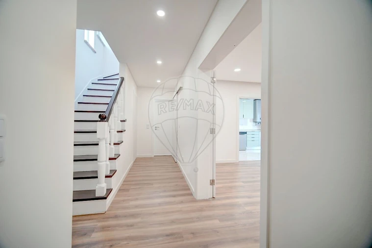 Moradia T3 para Arrendamento em Alverca do Ribatejo e Sobralinho Foto 3