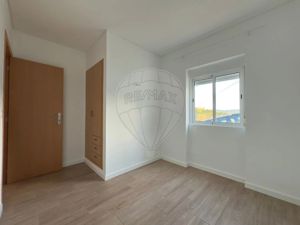 Moradia T2 para Arrendamento em Santa Maria, São Pedro e Matacães Foto 11