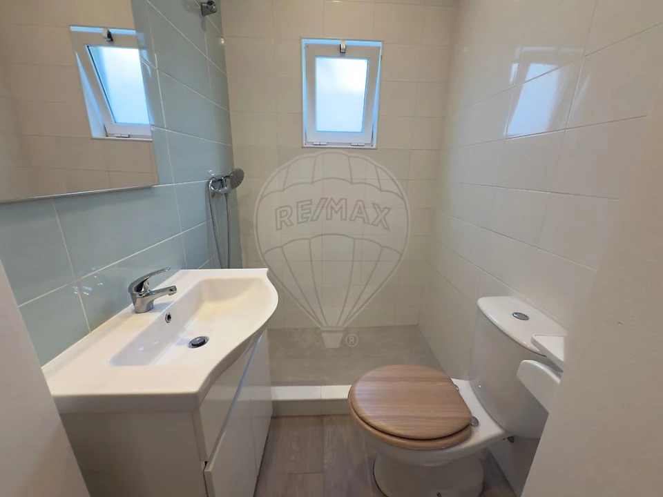 Moradia T2 para Arrendamento em Santa Maria, São Pedro e Matacães Foto 13