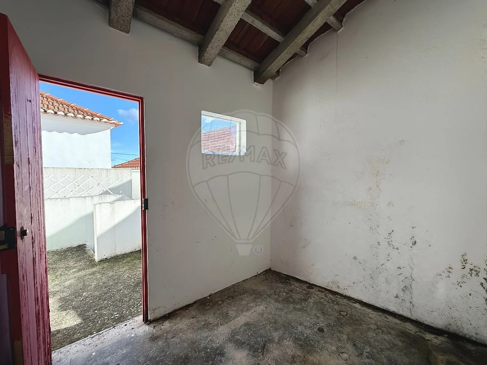 Moradia T2 para Arrendamento em Santa Maria, São Pedro e Matacães Foto 16