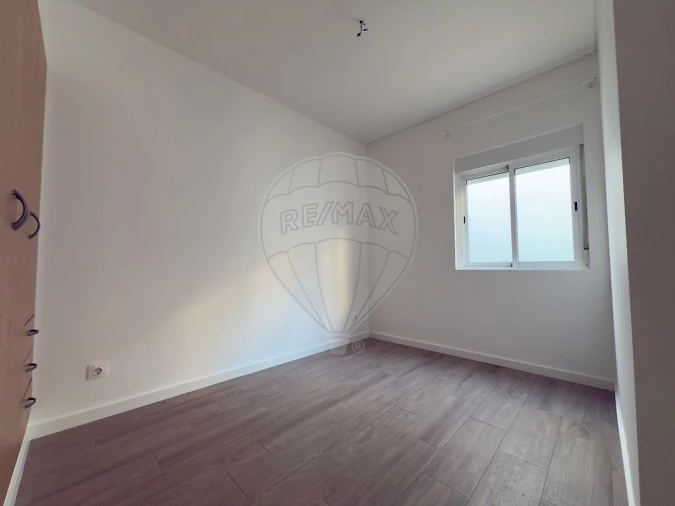 Moradia T2 para Arrendamento em Santa Maria, São Pedro e Matacães Foto 10