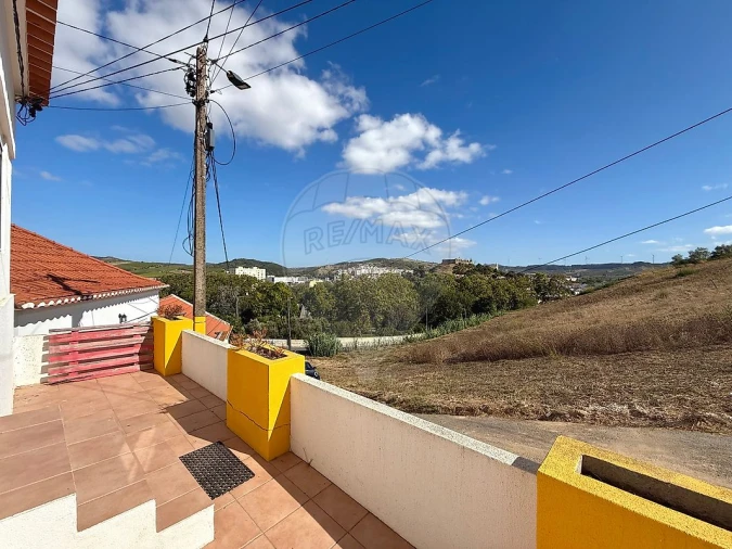 Moradia T2 para Arrendamento em Santa Maria, São Pedro e Matacães Foto 3