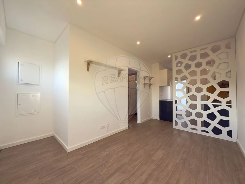 Moradia T2 para Arrendamento em Santa Maria, São Pedro e Matacães Foto 5