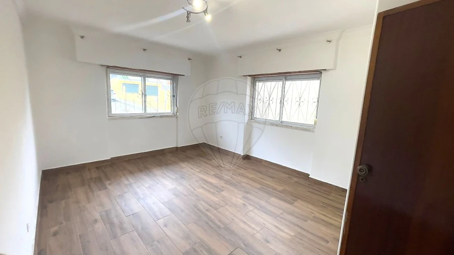 Apartamento T2 para Arrendamento em Cacém e São Marcos Foto 21