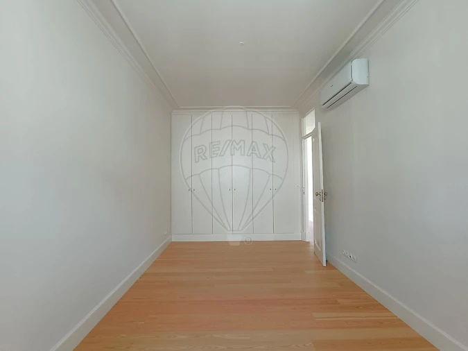 Apartamento T2 para Venda em Campo de Ourique Foto 9